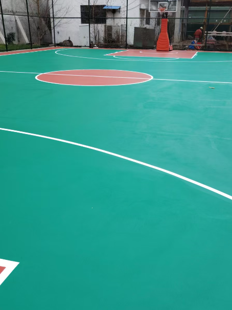 皇姑 球场长期使用易出现地面开裂